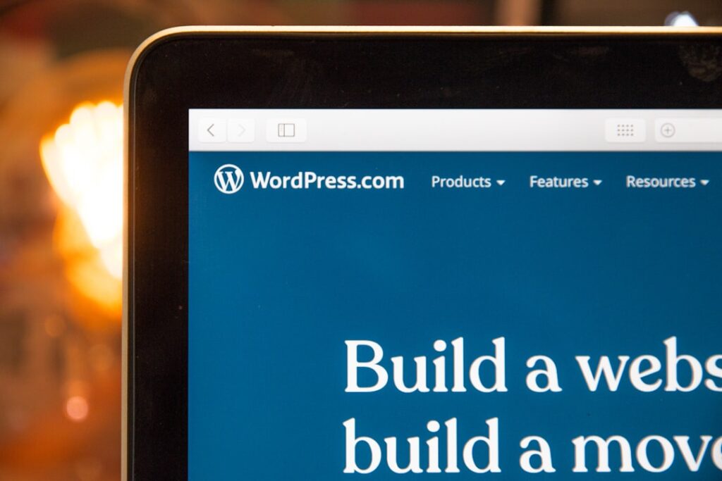 WordPress REST API 글 일괄 휴지통 - turned-on monitor